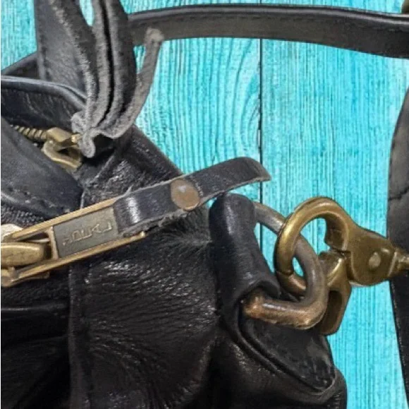 Wanderers Trieste Leather Crossbody Bag - Picture 11 of 13